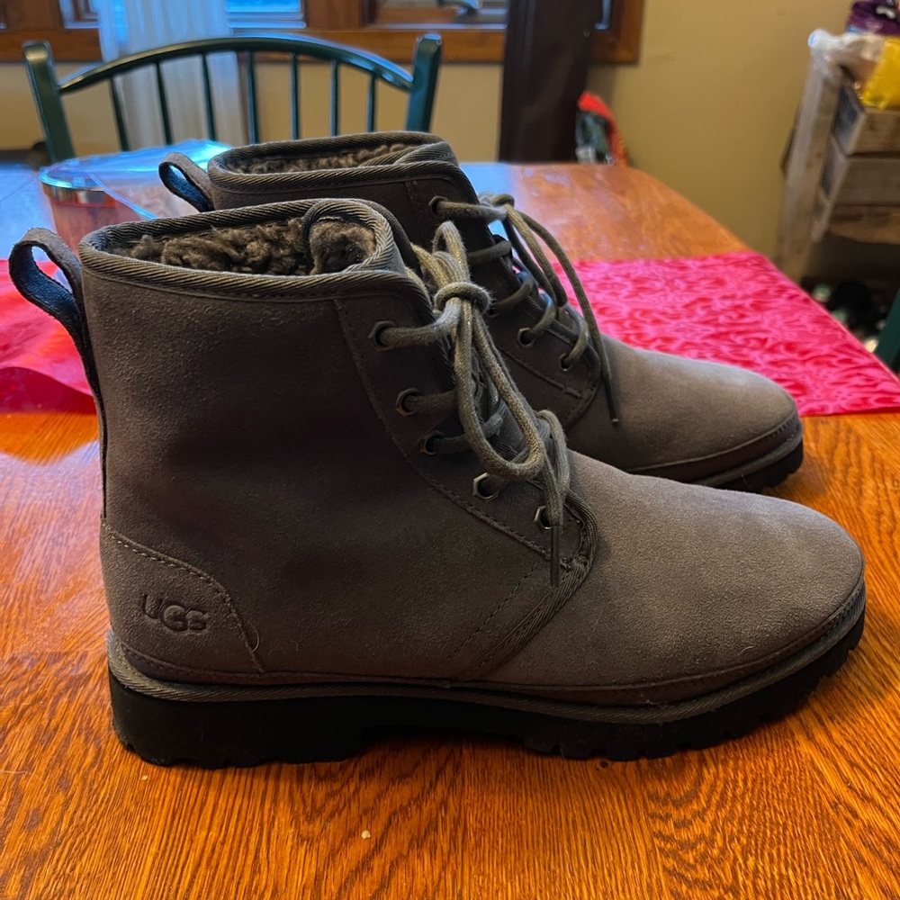 Men’s Ugg grey Neumel boots